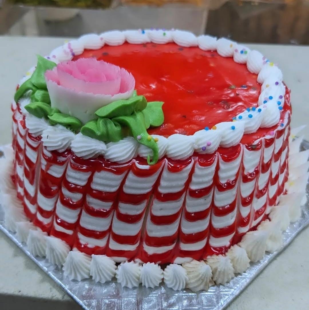 Red Classic Vanilla Dream Cake